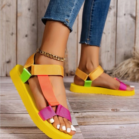 Color Block Hook-and-loop Fastener Sport Sandals SIZE 7.5 NWT - Picture 3 of 6